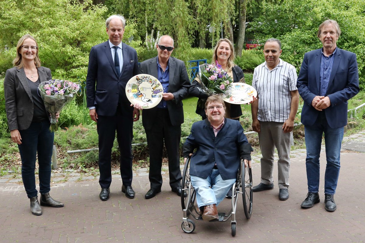 onbeperkt070's tweet photo. In 2024 gaan de gemeente Den Haag en Voorall op zoek naar de waardevolle initiatieven en ideeën van toegankelijkheid, inclusie en positieve beeldvorming. Geef nu je goede idee door! Met de Onbeperkt070-prijs worden deze voorbeelden in het zonnetje gezet: https://t.co/lZkMHny9io https://t.co/6KLBjHDGJd