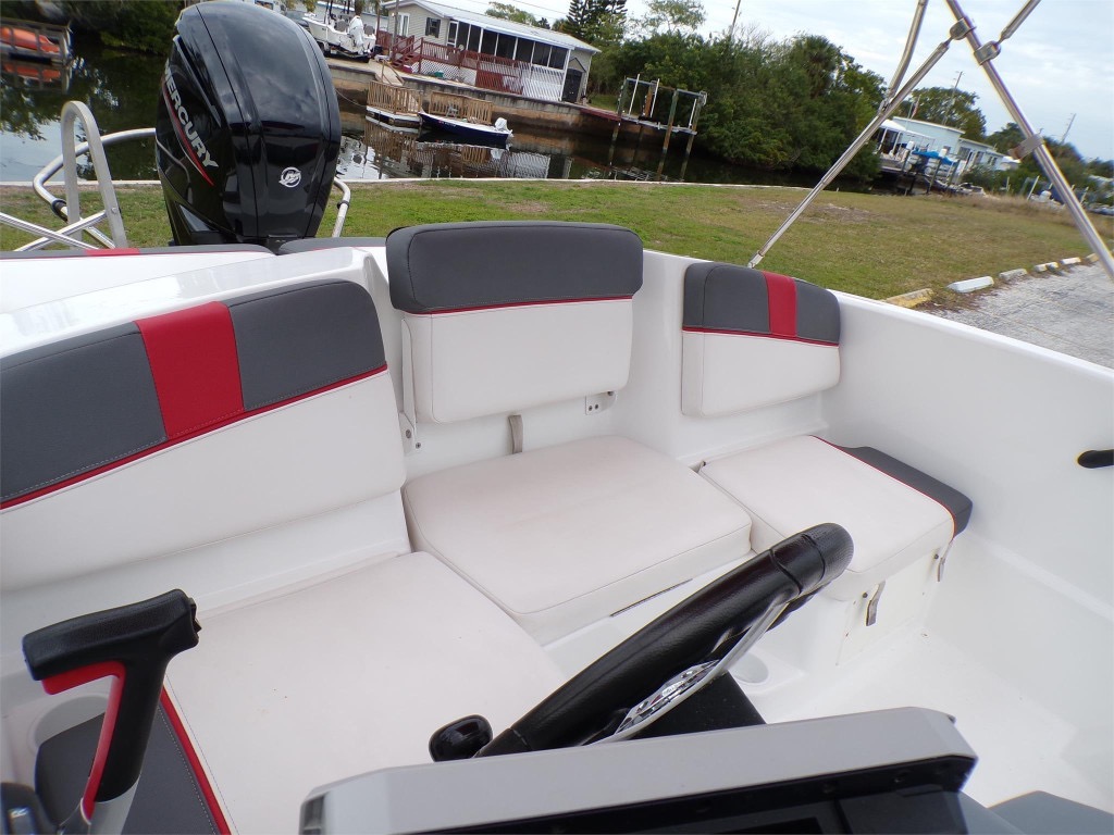 UNDER $20,000‼️ - Unleash adventure on the T16! This #Tahoe boasts a touchscreen dash, comfy lounges for lounging, and a Mercury engine, and trailer.
🔹Price $19,991
🔹Boat Location #Hudson #Florida

〰️〰️⁠
🔗 l8r.it/0USk
〰️〰️⁠

#SkiAndWake #SkiBoatForSale #WakeBoat
