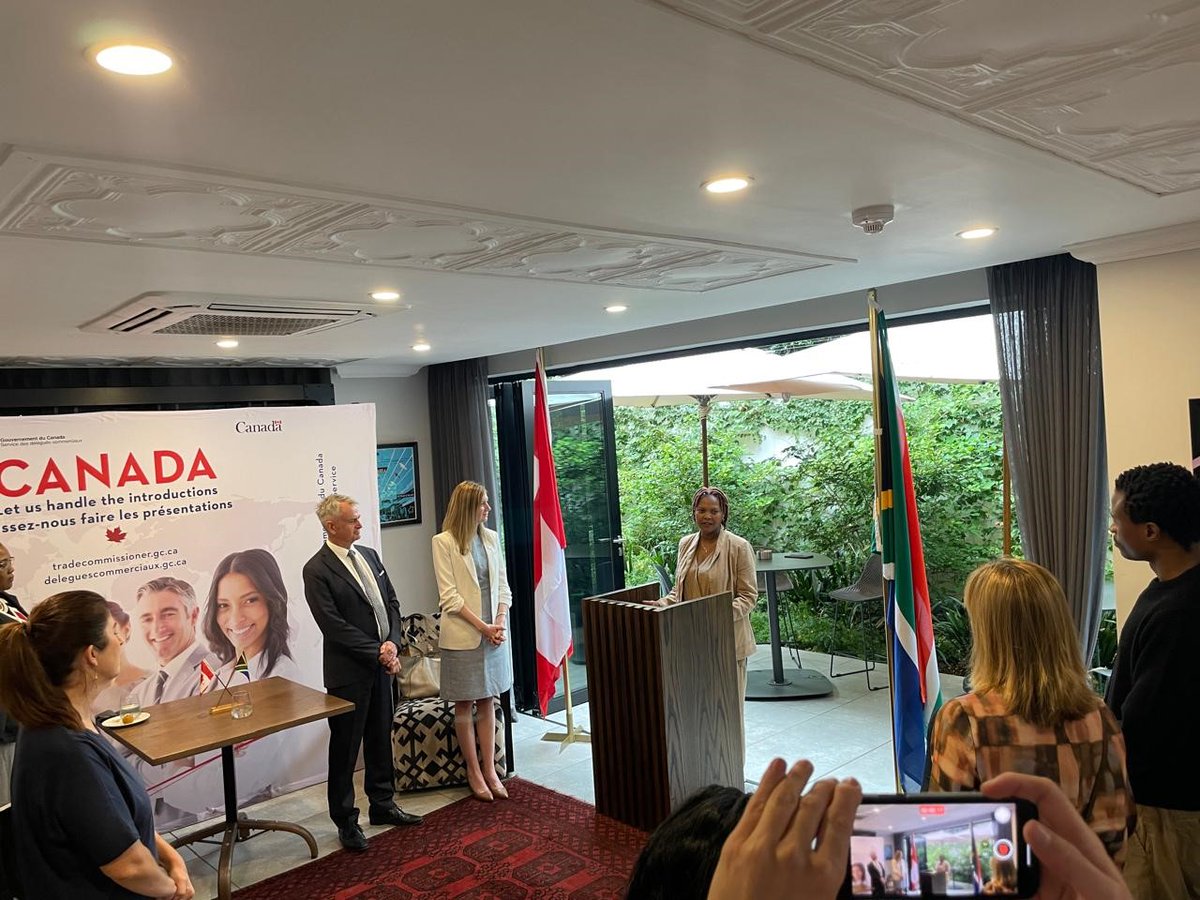 Le 🇨🇦a été le premier pays à signer un accord audiovisuel avec l'🇿🇦en 1997. Depuis lors, 24 projets ont été achevés. Ce fut un plaisir de rencontrer les producteurs 🇿🇦 et nous sommes impatients de poursuivre notre collaboration dans l'industrie du cinéma et de la télévision.