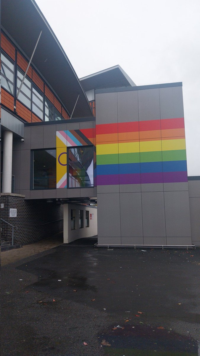 itsMelDaley's tweet photo. #LetWomenSpeak
#PRUHospital
#NHSMISOGYNY
#ProgressFlag
#KingsCollegeHospital
This is not the original #pride flag to support LGB people. The installation is a poncy abomination designed by an intersex she/they activist on a big wage!
Has anyone done a F.O.I request.? https://t.co/FjTWdjlwnm