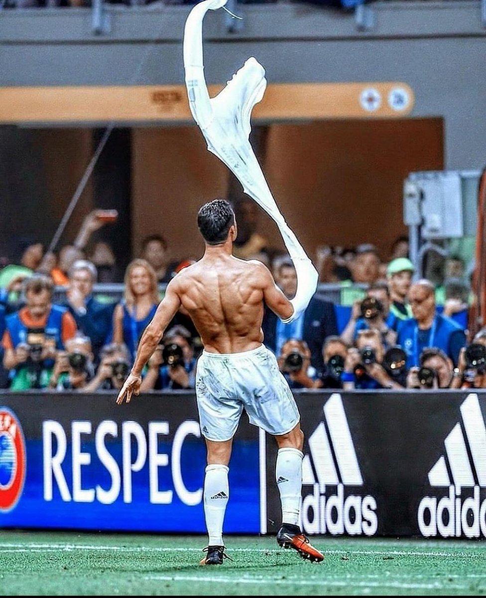 This Cristiano Ronaldo's picture is insane.