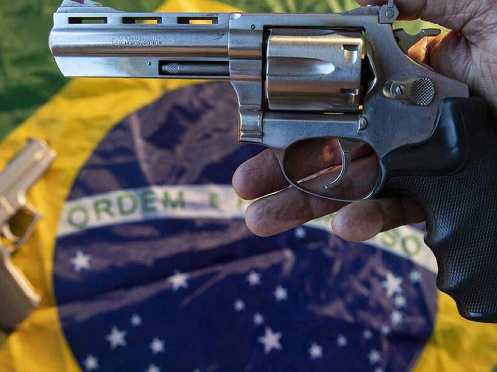 🆕 #JIED article: 'The Connection Between Legal and Illegal Firearms Markets: How the Change in Gun Control Policy in Brazil Intensified This Link' by @uchoafederal Delve into Brazil's evolving gun control landscape here: doi.org/10.31389/jied.…
