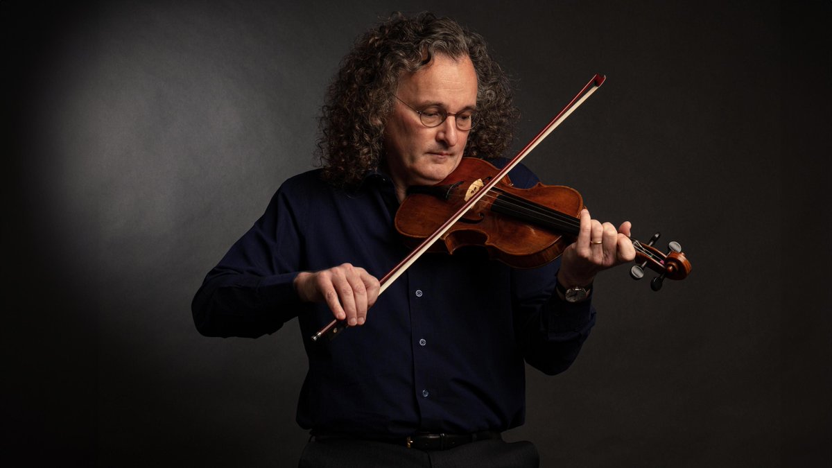 Askonas Holt is delighted to welcome fiddler Martin Hayes to the roster for worldwide general management. Read the full story here: buff.ly/3PH8xYf @MHayesmusic