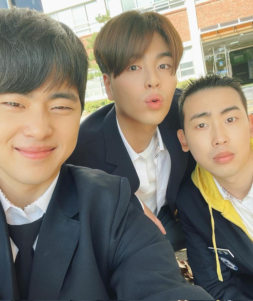 junhoexi's tweet photo. 1997 squad❤️🥺

Haloo @CGV_ID bisa yuk bawa film korea "Again 1997" tayang di Indonesia juga🙏🏻😍 #BringAgain1997toIDN #WeWantAgain1997toID https://t.co/qyJoFVxpoa