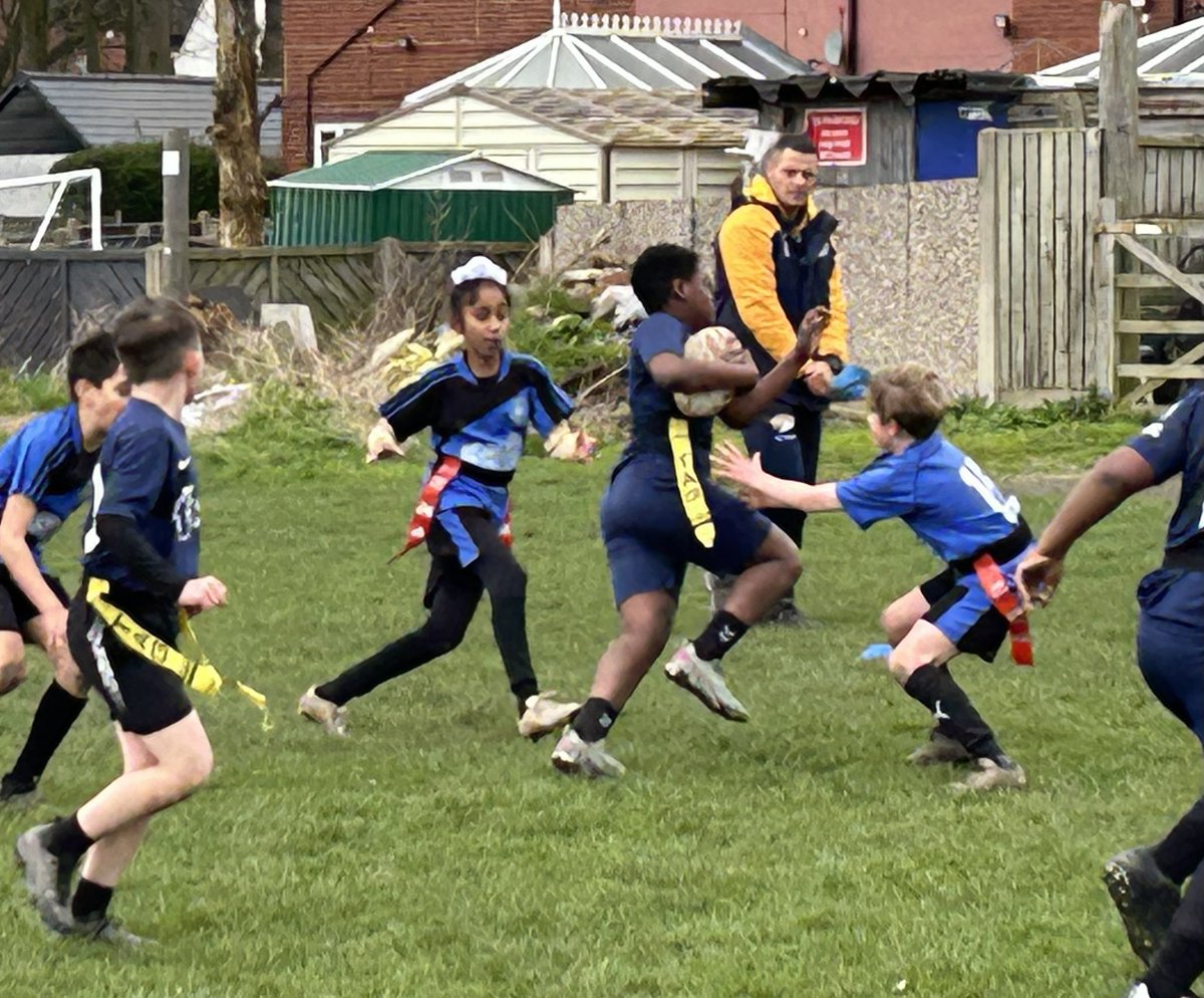 Leeds Well School Partnership held their East Tag Rugby year 5/6 event today, well done to all schools taking part, thanks to @RugbyLeeds for supporting the event and @kippaxwelfarerl for hosting. Congratulations to @StTheresasRCPS who go through to the final @HeadingleyStad