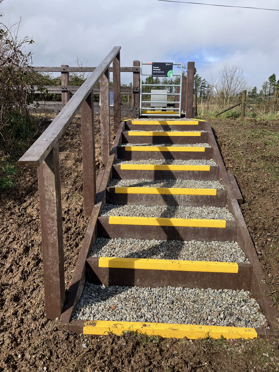 xrunnerwill's tweet image. It’s a wrap for Easter. And what egg-collect work by @DCfieldteamsEA who have now completed the overhaul of Trewoon raingauge

Improved resilience and operator safety will see this one match fit for years to come

A well earned break for those on site who made it all happen