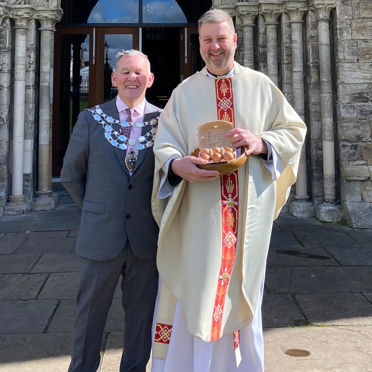 It's Maundy Thursday - annual pittancing time! Selby's pittancer @timfitzhigham was unable to make it this year, but his able deputy, Mayor Cllr Keith Franks, was on hand to inspect @selby_abbey's drains, contribute to postage costs and deliver eggs & cheese for any hungry monks!