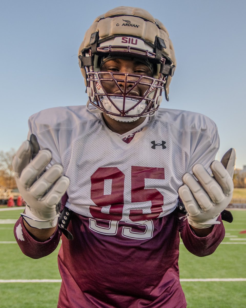 Crystal-clear skies for Practice No. 5 Album🔗adobe.ly/4ashRak #Salukis | #RunWithUs