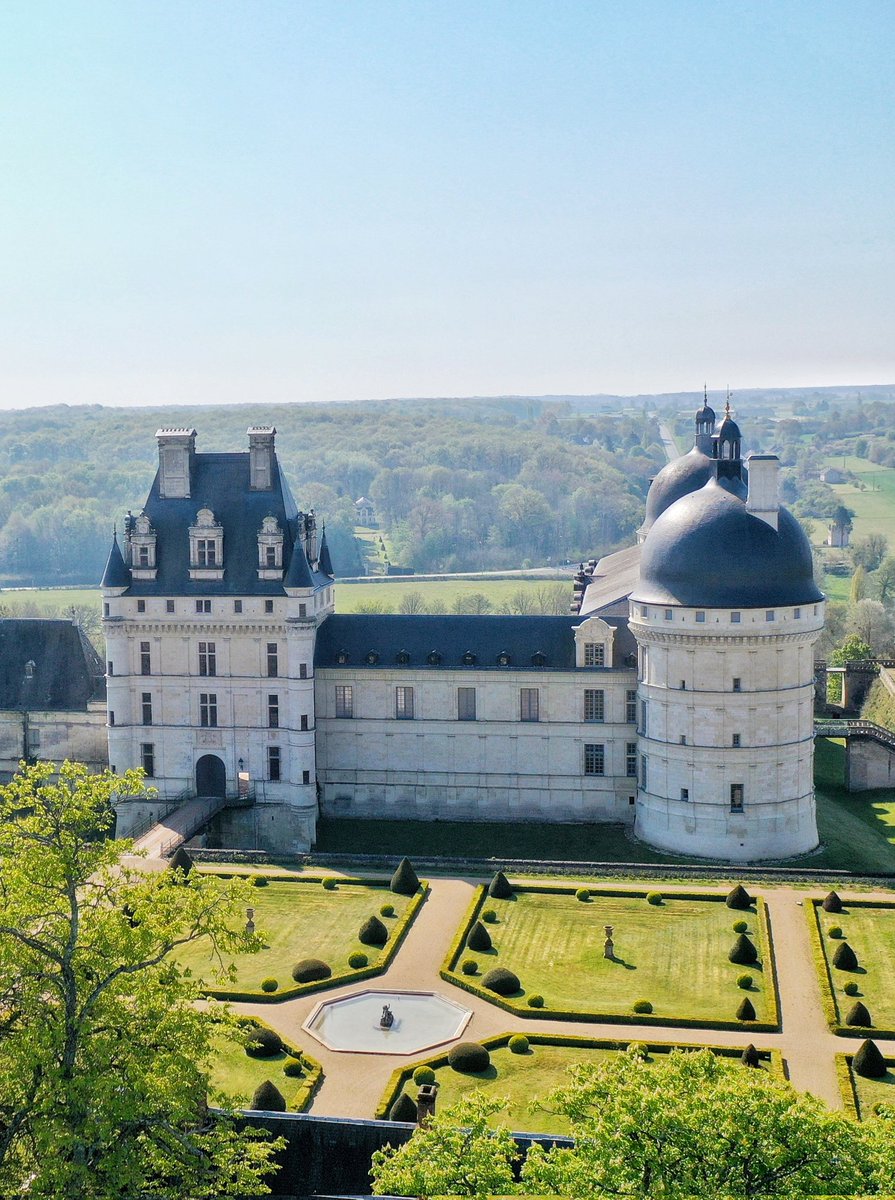 🔴 𝗥𝗘́𝗢𝗨𝗩𝗘𝗥𝗧𝗨𝗥𝗘 𝗦𝗔𝗠𝗘𝗗𝗜 | Si toi aussi, tu es ravi que le château de Valençay rouvre ses portes, tape dans tes mains ! 👏

🐇 Et en plus, on chasse les œufs en famille, ce samedi de 15h à 18h ! 🐰 #Paques #Paques2024 #ValdeLoire
🌐 chateau-valencay.fr