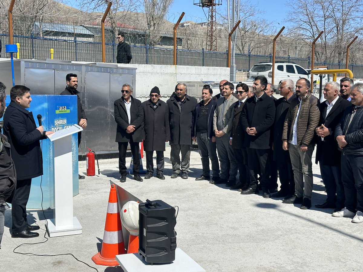 Özalp’da Doğalgaz Meşalesi Yandı! 
İlçemizde, uzun uğraşlar sonucu kazandırılan Doğalgaz çalışmaları 2023 Aralık ayında başlayarak yaklaşık 2,5 km uzunluğunda şebeke bağlantısı tamamlandı. Bu yıl geniş alana yayılacak olan doğalgazın İlçemize hayırlı olmasını temenni ediyorum.