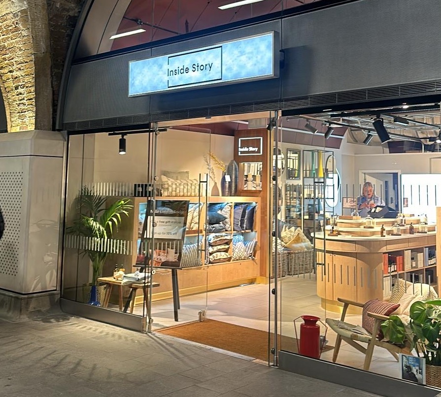 🛍️ Welcome to the neighbourhood Inside Story! Stop by to browse home decor, accessories and fragrances in the Western Arcade in London Bridge Station: insidestory.com