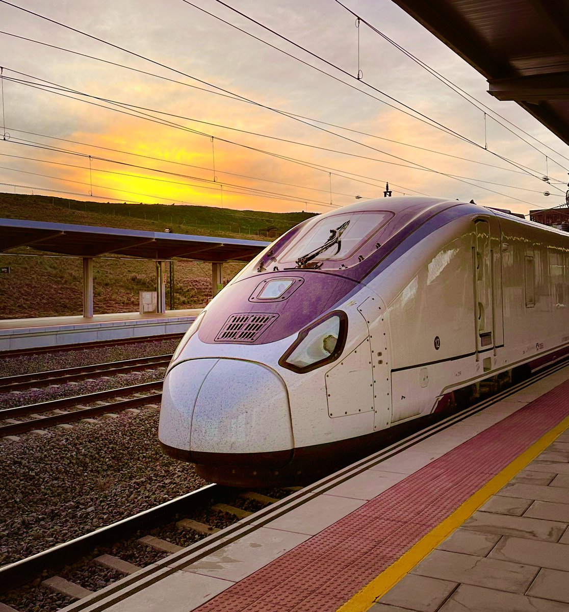 Talgo Avril. Estación de Cuenca. Next generation <a href="/Renfe/">Renfe</a> <a href="/TalgoGroup/">Talgo</a> #Train #tren