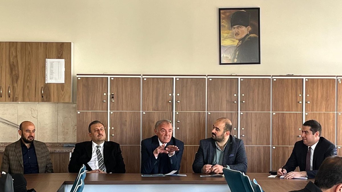 30 Ağustos Zafer İlkokulu öğretmenlerimiz ve idareci arkadaşlarımızla bir araya geldik. Kırşehir’imizi daha yaşanabilir bir kent haline getirecek, "Gerçek Belediyecilik Vizyonu" ile hazırlanan projelerimizden bahsettik. Göstermiş oldukları güler yüz ve yoğun ilgilerinden dolayı