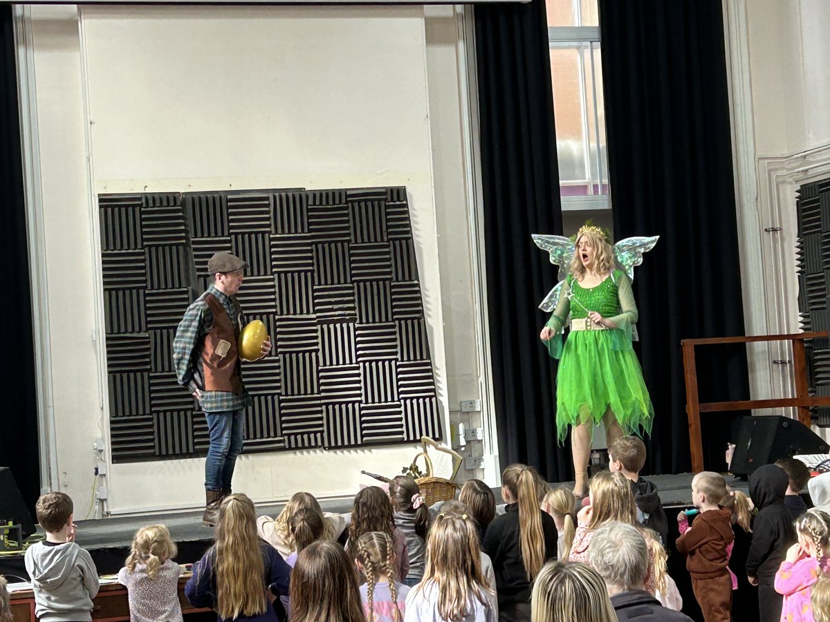 A big thank you once again to the brilliant @loubyloustories, & the 140 local children & their families who came along to our Jack & the Beanstalk storytelling experience yesterday! Fantastic imaginations🫘🌾🧚🏼‍♀️ Free to all thanks to a generous donation from a community member💖