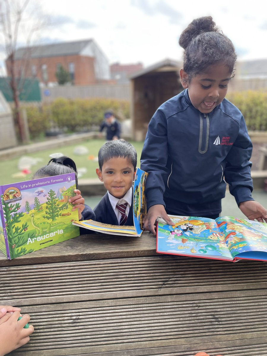 We really do Drop Everything And Read (DEAR) at @DixonsTC even on the climbing frame! To read is to fly 📚 @DixonsAcademies #ToReadIsToFly