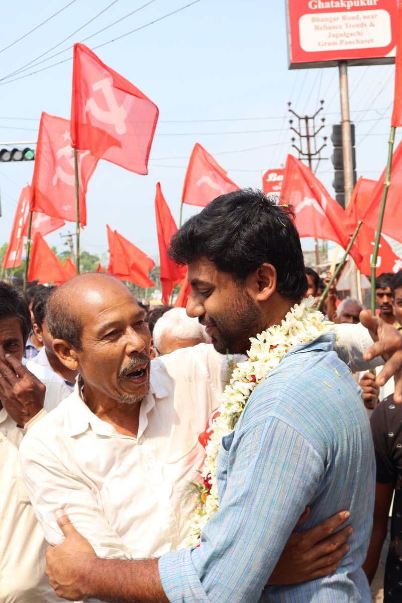 জনতার মুখরিত সখ্যে

✊🏾

#Vote4Left