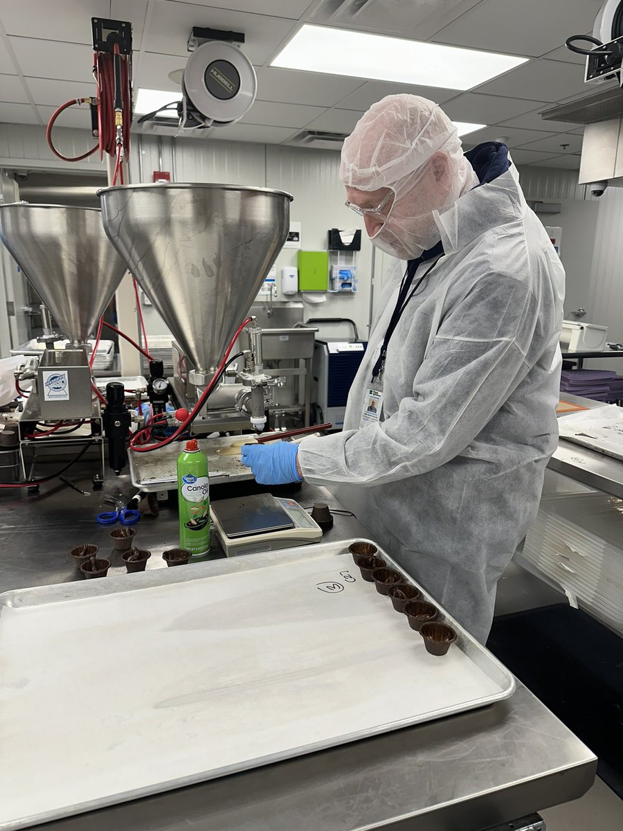 HSchacter's tweet image. Such an awesome day working side x side w our IL @MariMed_Inc team mates.  Great week hitting out dispensaries and grow. Today: Casey #potstocks #msogang $mrmd