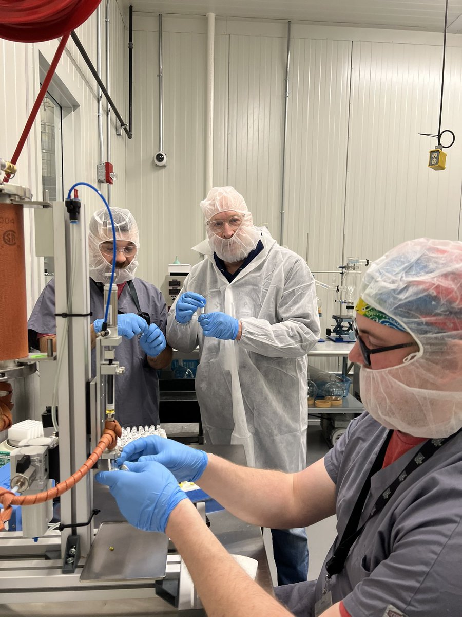 HSchacter's tweet image. Such an awesome day working side x side w our IL @MariMed_Inc team mates.  Great week hitting out dispensaries and grow. Today: Casey #potstocks #msogang $mrmd