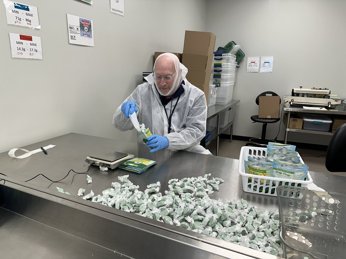 HSchacter's tweet image. Such an awesome day working side x side w our IL @MariMed_Inc team mates.  Great week hitting out dispensaries and grow. Today: Casey #potstocks #msogang $mrmd