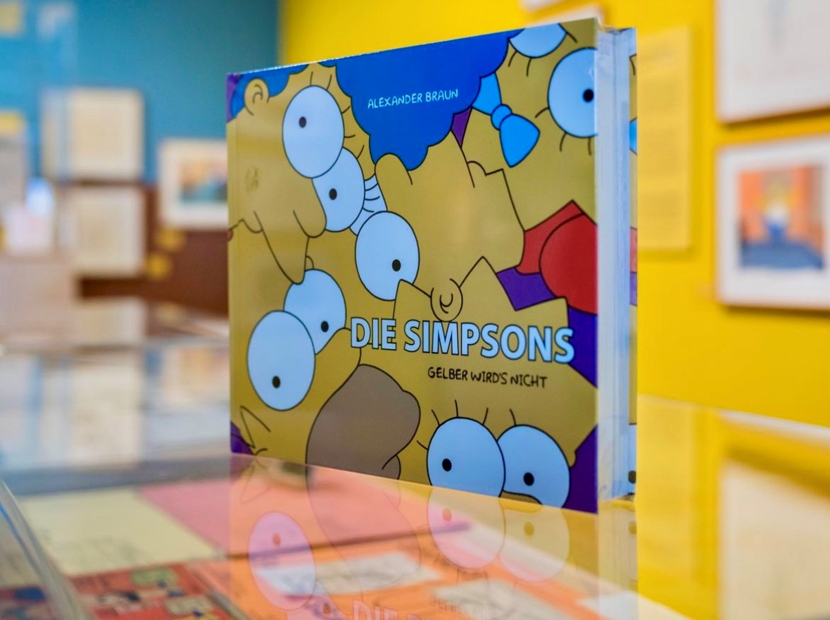 StadtwerkeDO's tweet photo. »Gelber wird's nicht!« heißt die Ausstellung über die US-Comic-Familie »Die Simpsons«, die aktuell im #Dortmund|er »schauraum: comic + cartoon« zu sehen ist und für gehöriges Aufsehen sorgt.
❗️Unbedingt angucken❗️
https://t.co/4PmZx9Vlji
Die 21-Gruppe ist Sponsor des schauraum|s. https://t.co/YnSZo6MB2A