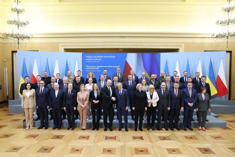 📸 Family photo of participants of the ongoing Polish-Ukrainian intergovernmental consultations in #Warsaw 🇵🇱🇺🇦