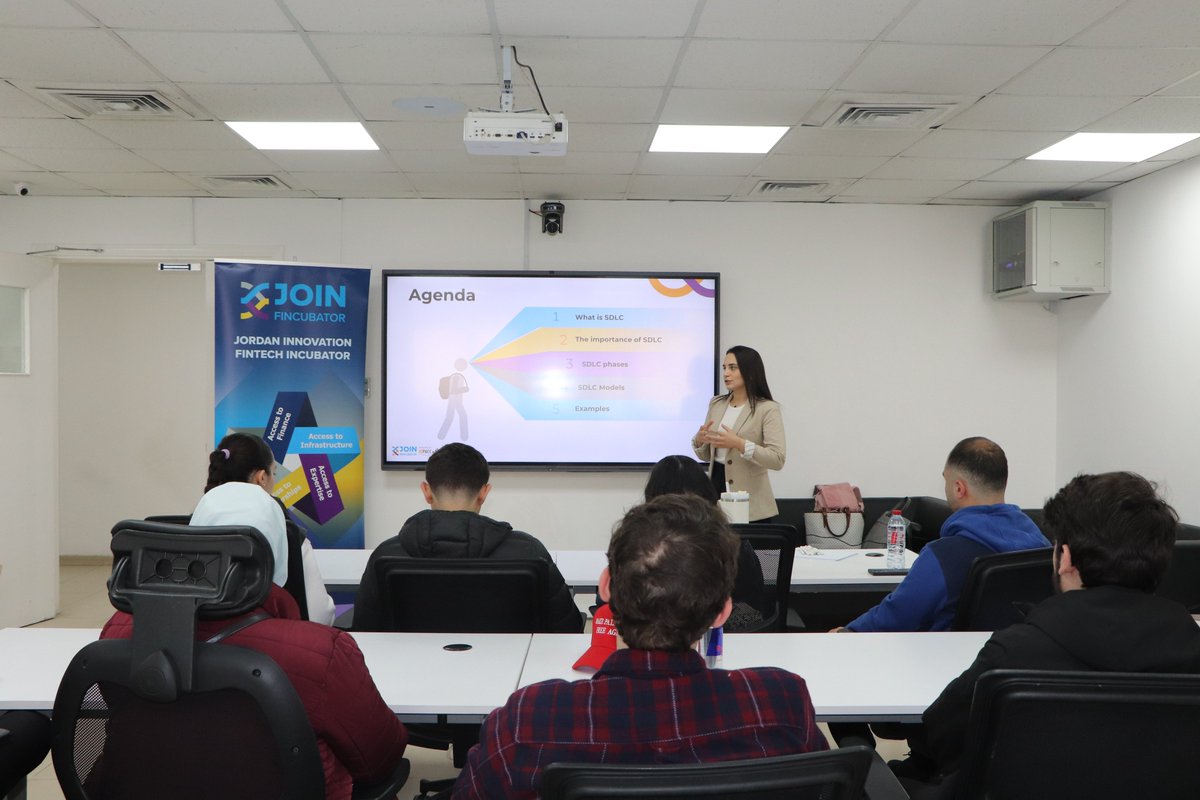As part of the Future #Fintech Disruptors Academy, Nour Atieh, our expert from the #JoPACC team, delved into the intricacies of Software Development Life Cycle💡with a dynamic group of university students aiming at empowering them to stay ahead of the curve within the industry📈