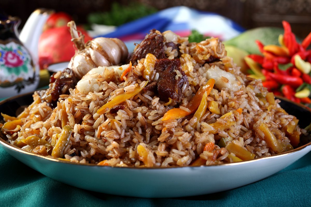 Navoi's plov is cooked with devriza, a rice considered to be the most delicious in 🇺🇿. Like fine wine, it is aged for three years, bringing out the taste & a distinctive smell. #visitnavoi
