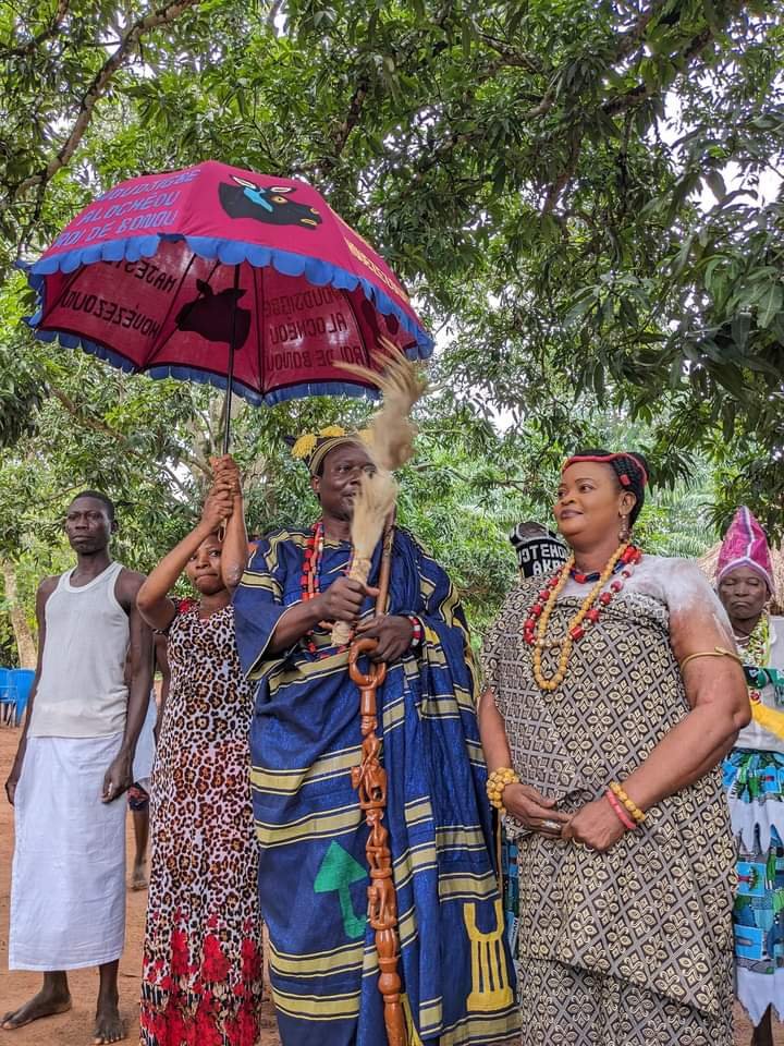 ADCEJinter's tweet photo. Regional youth climate camp C'est aussi connaître sa culture 😻.
2023 nous avons rencontré le Roi et la Reine  de BONOU.

QUE NOUS RÉSERVE 2024?

#boukoumbe2024 https://t.co/UCV2uYYp6M