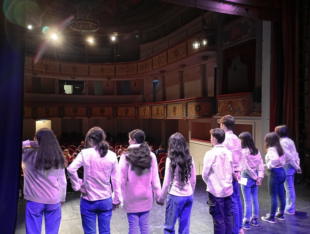 Collège Jean Rostand Eauze-Cazaubon (@jeanrostandgers) on Twitter photo Projet "la Rencontre" Ă #auch pr nos Ă©lèves de 4ème ! Du (bon) stress pour chacun d'eux et des textes autour du "Dire l'amour" đź’ž <a href="/dsden_32/">DSDEN du Gers</a> <a href="/addagers/">Adda Gers</a> <a href="/MissionLde/">Mission Lire Dire Ecrire - Toulouse</a> <a href="/ia_ipr_lettres/">IA-IPR de Lettres de l’acadĂ©mie de Toulouse</a> #peac #projetthéâtre #lovelovelove #nostress #ilslontfait đź’ŞđźŽđź’“ Projet "la Rencontre" Ă #auch pr nos Ă©lèves de 4ème ! Du (bon) stress pour chacun d'eux et des textes autour du "Dire l'amour" đź’ž <a href="/dsden_32/">DSDEN du Gers</a> <a href="/addagers/">Adda Gers</a> <a href="/MissionLde/">Mission Lire Dire Ecrire - Toulouse</a> <a href="/ia_ipr_lettres/">IA-IPR de Lettres de l’acadĂ©mie de Toulouse</a> #peac #projetthéâtre #lovelovelove #nostress #ilslontfait đź’ŞđźŽđź’“