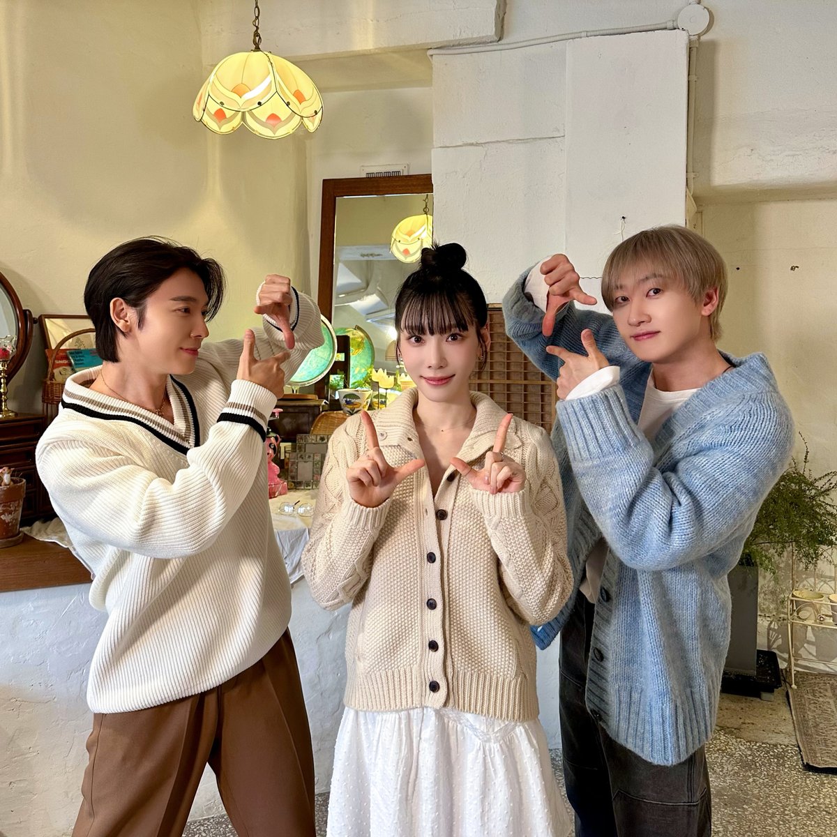 TAEYEONsmtown's tweet photo. SM 보컬짱, 얼굴짱 그리고… 탱구짱🫳🫳
https://t.co/p8suL21Jge
#태연 #TAEYEON
#소녀시대 #GirlsGeneration
#이쪽으로올래 https://t.co/scJA2nnk8C