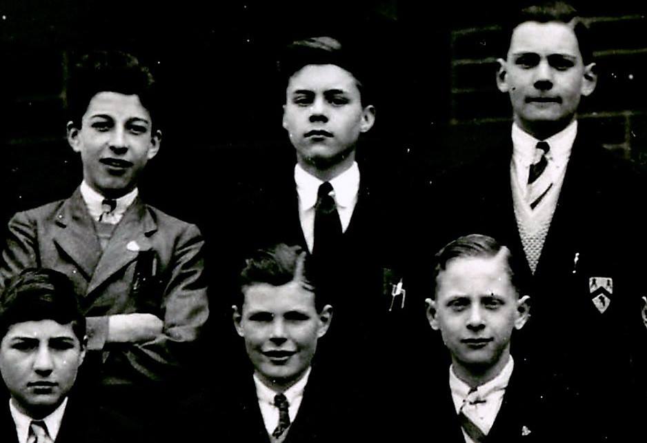 Born #OTD in 1921, Derek Jules Gaspard Ulric Niven van den Bogaerde (Dirk Bogarde). Here he is, centre back, when he attended Glasgow's Allan Glen's Technical School, in Townhead. Pic: Bogarde Estate