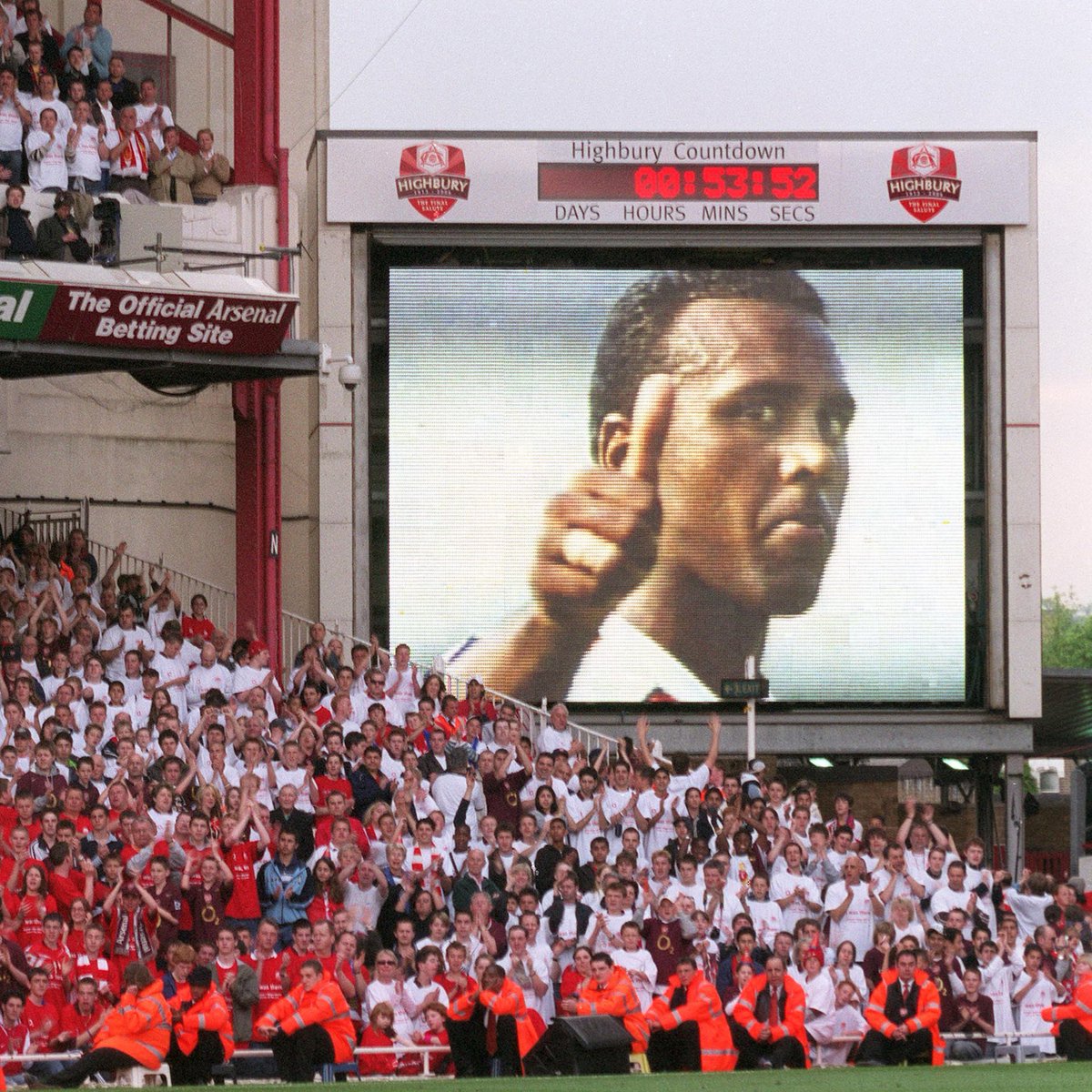 Today we're remembering David Rocastle on the 23-year anniversary of his passing. Gone but never forgotten ❤️