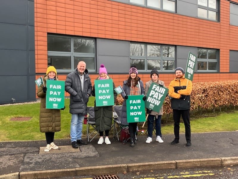 Proud to support the reporters from STV who have had to go on strike to get a fair deal. It’s Disappointing to see them having to take action like this but glad the right to strike is available for workers in this position.👍 #NUJSTVStrike