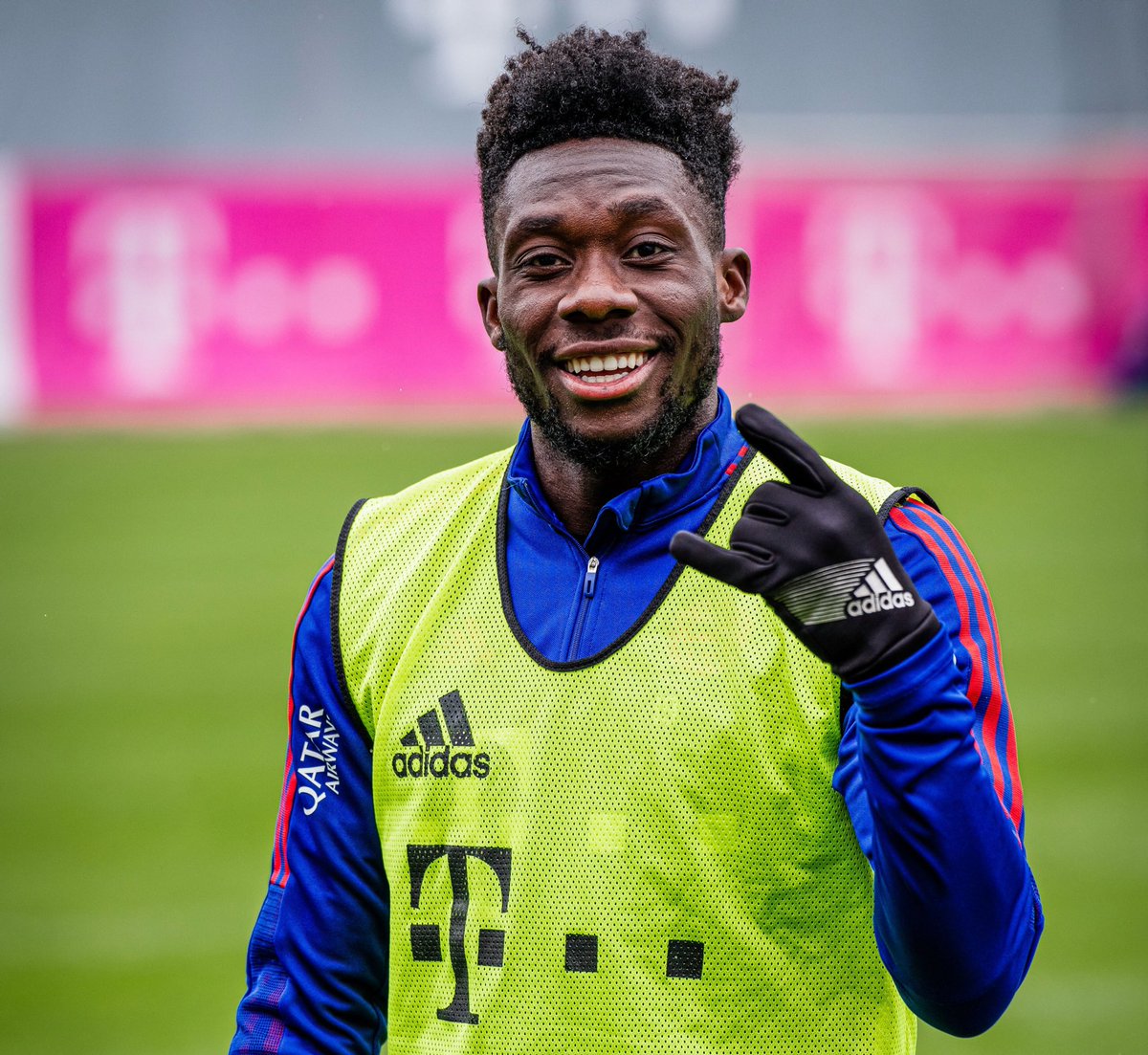 🚨⚪️ Davies won’t sign new deal at Bayern now, Real Madrid are aware of the situation.

Decision will be made in the next weeks but it’s tense situation.

If no extension is agreed, Davies will leave this summer.

❗️ Real, prepared to open talks with Bayern with opening bid.