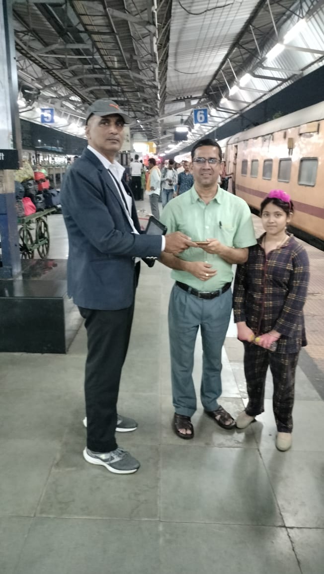 irtcso's tweet photo. @RPF_INDIA @GM_ECRly @DRMCKP @Sr_DCM_CKP @RailwaySeva @RailMinIndia https://t.co/fbQfCgmadm