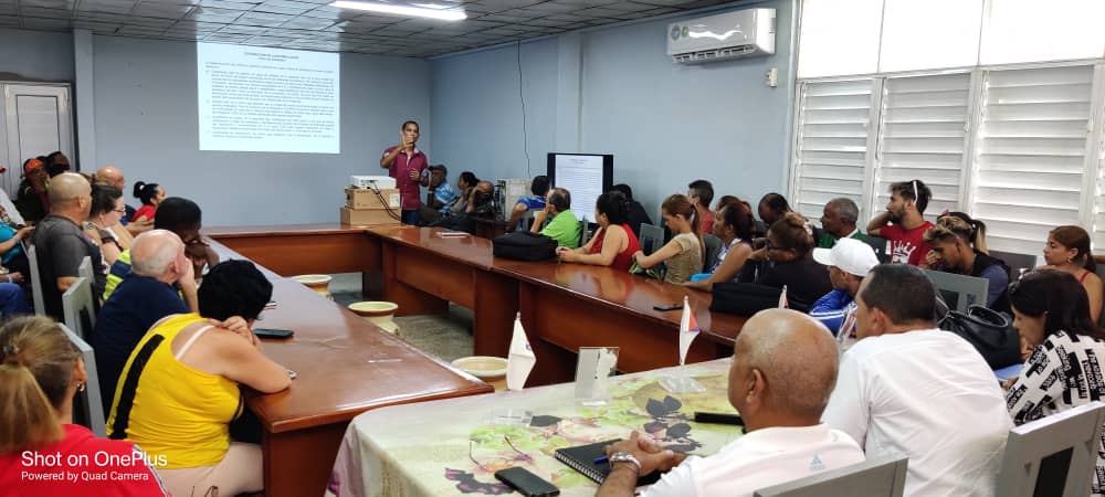 En la Agencia Provincial Las Tunas debatimos dos reglamentos que serán de gran importancia para nuestros cuadros y trabajadores: el del pago de las utilidades anticipadas, y el de utilización y destino del fondo para la reparación, construcción y adquisición de viviendas. #Cuba.