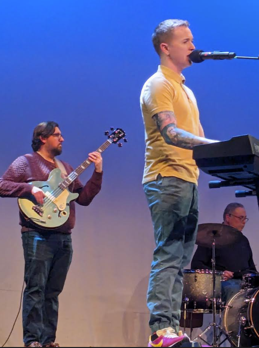 JayBilly2's tweet photo. @HVRSD Faculty Musicale had a @BearTavernES flavor last night and we are so proud of our performers. Great job @BearTavernMusic @brittmariemusic @Ms_Abbruzzese @ImMisterL and so many more 
#BearTavernPride https://t.co/oU78CnOHrV