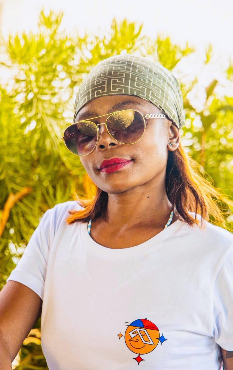 DJ_Buhle's tweet image. Show some love for #Insync - anjunadeep.co/ajdsa