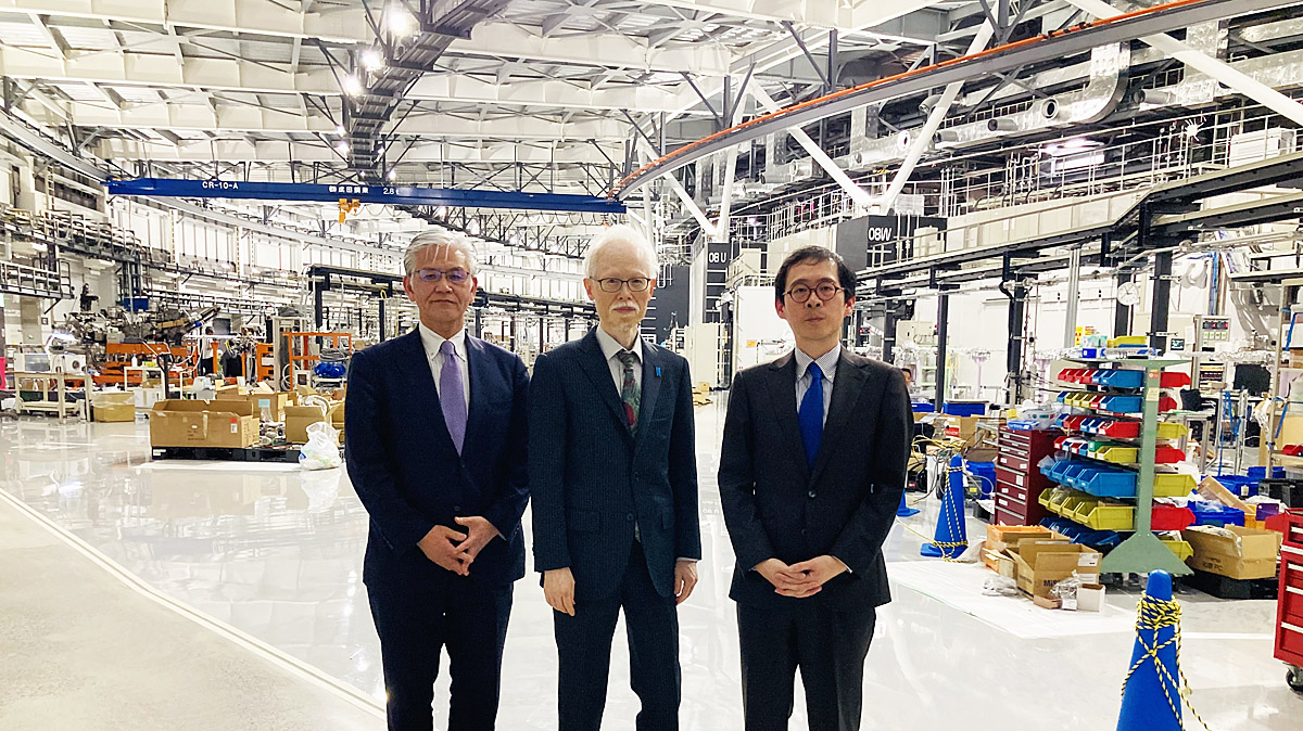 Som Sverige driver en synkrotronljusanläggning, MAX IV, i Lund, öppnar Japan NanoTerasu i Sendai. Det är inte bara ett enormt mikroskop för objekt på atomnivå och visualiserad data, utan också en forskningsanläggning. Låt oss hoppas på innovationer till vetenskap och industri.
