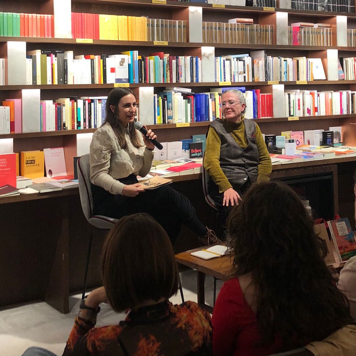 Ayer nos quedamos con el corazón blandito después de escuchar los poemas de @MariaMercromina 🤍