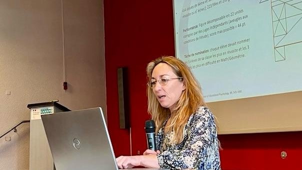 acstrasbourg's tweet image. #PlanMaths 1er degré. Dans le cadre du conseil académique des #SavoirsFondamentaux, intervention d'Isabelle Regner dans l'académie :
💠L'influence des #stéréotypes de #genre sur les performances cognitives en #mathématiques des élèves dès l’école #primaire.