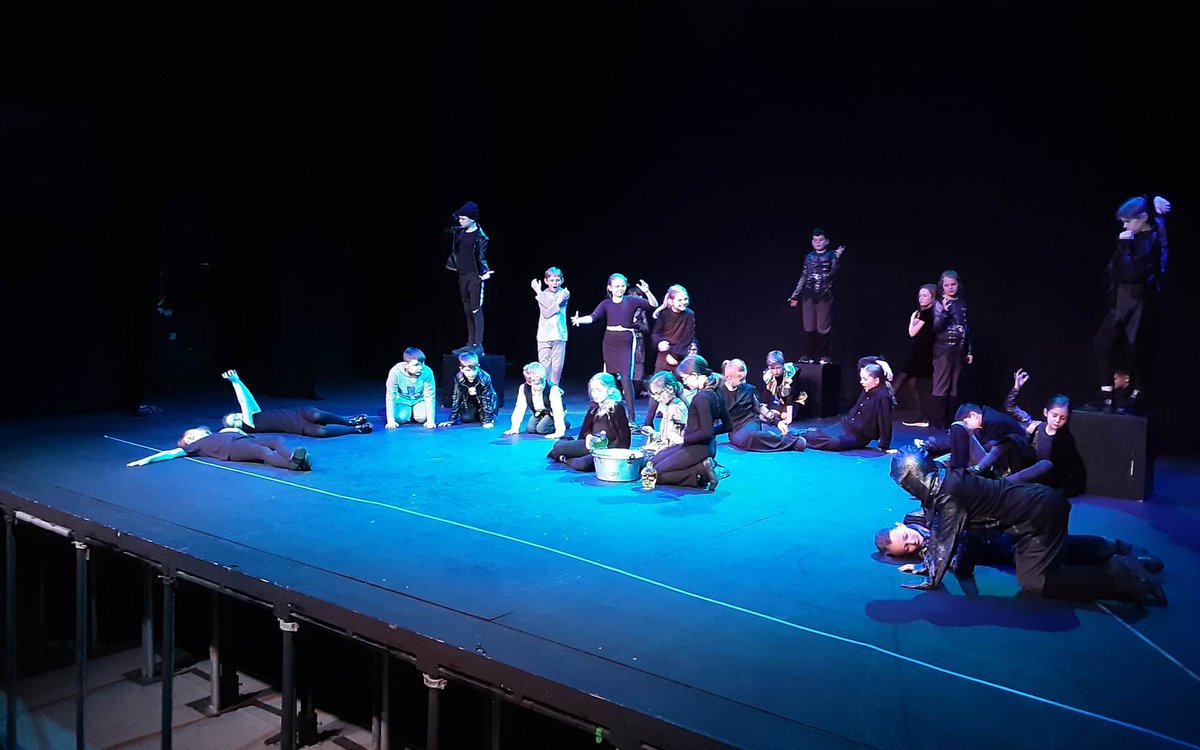 Not many children in the UK can do what Year 5 achieved this week. They entertained over 200 people with their outstanding production of Shakespeare's Macbeth. They spoke confidently & capably & engaged the audience with their dramatic energy. #collaborations #Shakespeare