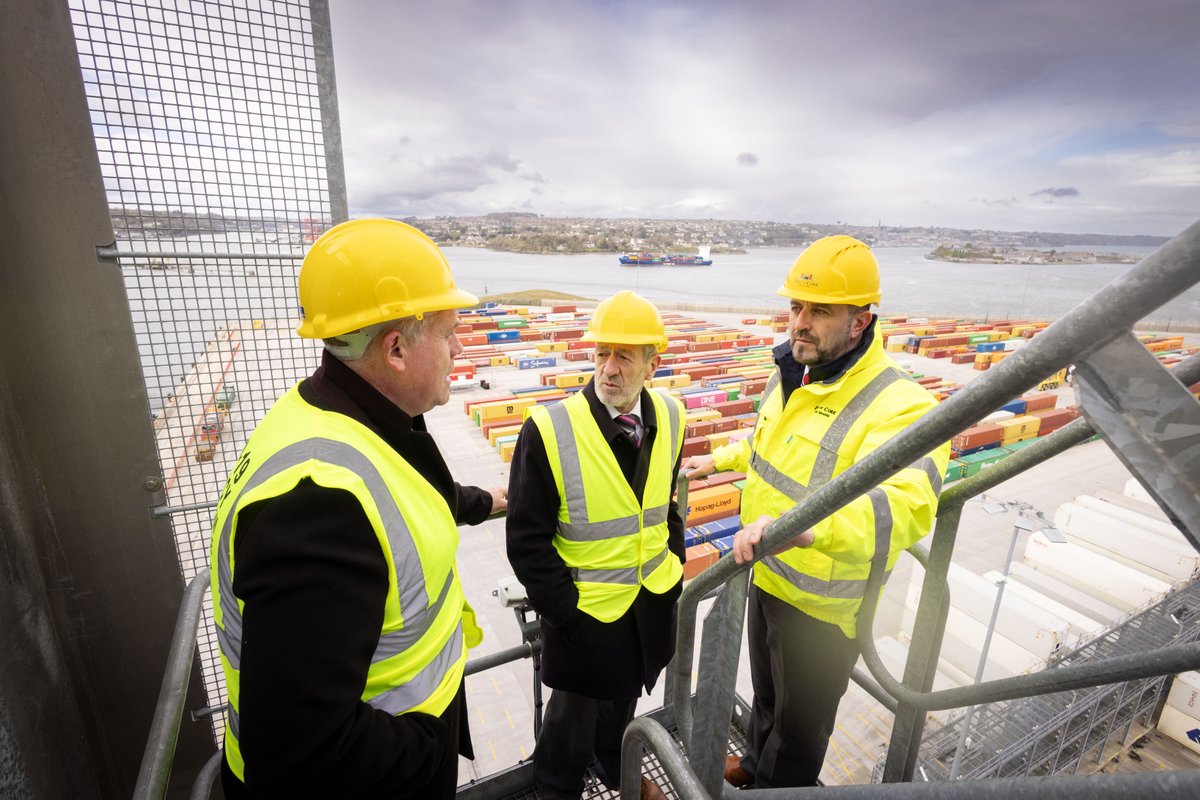 We were delighted to welcome @SeanKellyMEP to Ringaskiddy earlier this week for a tour of the Cork Container Terminal (CCT) and to discuss the Port's future development. (1/2)