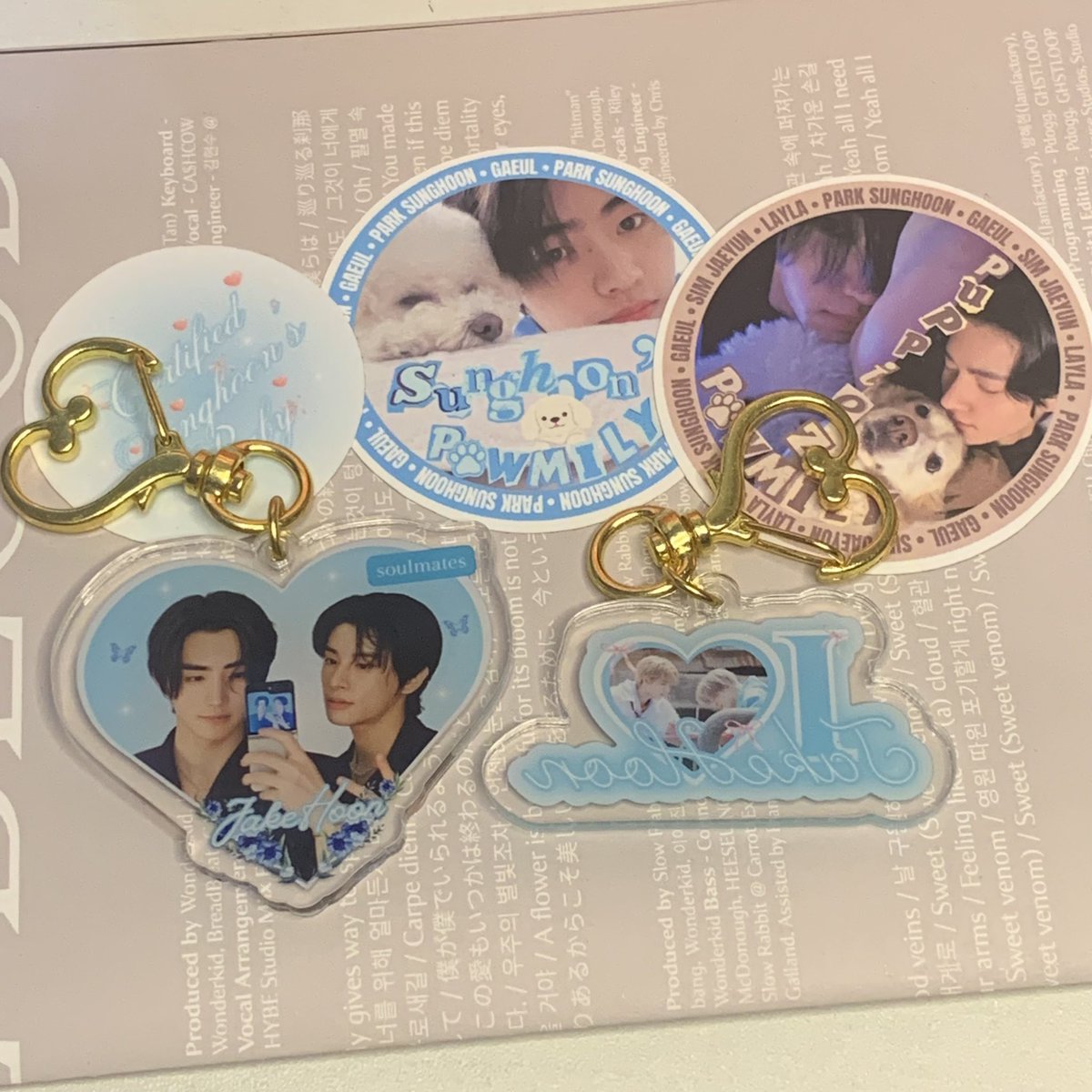sholvr's tweet photo. happy mail from: @hoonikeur #from_hoonikeur #danimails
hi tag ginaw jakehoon keyrings received na thanks sa budol sooo worth it ang pretty color bulu thanks also sa pa GA na hindi ko alam ano ginawa ko at ako nanalo huhu anyways tysm snow!! love u 💗 https://t.co/tmXbbpT8jO