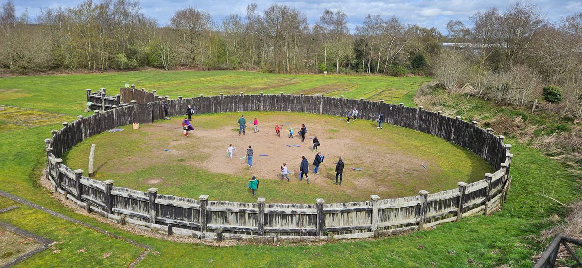 Young Roman Warriors in training at the @LuntFort today! Don’t worry if you’ve missed out this week, we have lots of activity happening next week too: luntromanfort.org/events #romanbritain #romans #coventry