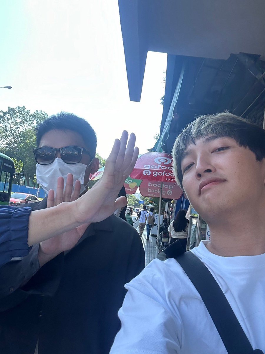 Em không thể nói tiếng việt.