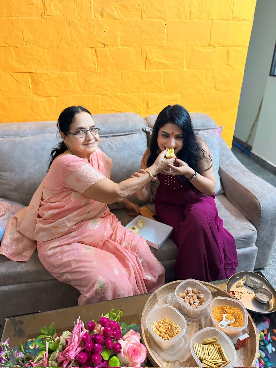 nikitarofficial's tweet photo. Birthday 2024 and holi celebration 🎊🎉❣️ https://t.co/O7FqSbfjs2