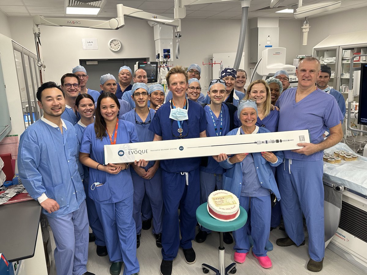 In a UK-first, @OUHospitals have performed a heart procedure where a new valve is delivered through a leg vein under light anaesthetic to treat severe heart valve disease. This means patients can avoid open heart surgery, and they can go home after just a few days!