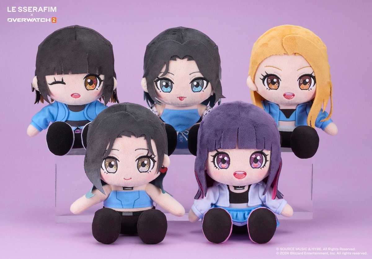 ⋰⋰ 　 ぬいぐるみ 　 ◆KIM CHAEWON 　 ◆SAKURA 　 ◆HUH YUNJIN 　 ◆KAZUHA 　 ◆HONG EUNCHAE ⋱⋱ >> bit.ly/3xoGW7O 『#LE_SSERAFIM x #Overwatch2』よりLE SSERAFIMメンバー5人がコラボ衣装に身を包んだ #ぬいぐるみ ✨ サンプルが完成しました！💓 #goodsmile