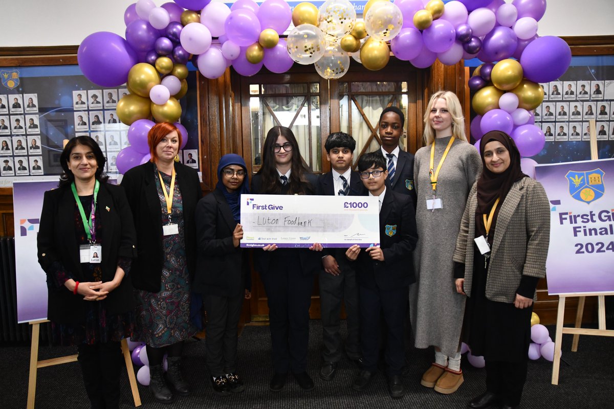 A big congratulations to our winning @FirstGiveUK team who won £1000 for @LutonFoodbank yesterday! Well done to all students who took part in the event, we're very proud of all your hard work, determination and confidence.